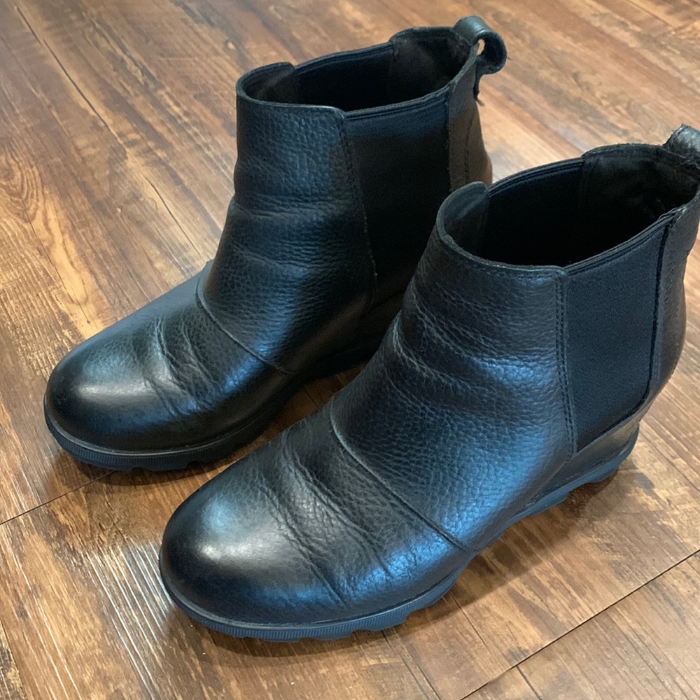 Sorel hidden wedge boot